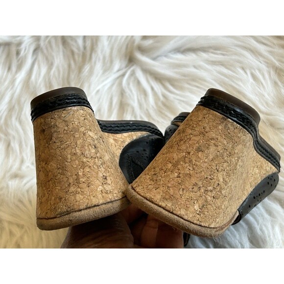 Clarks Collection Women's Size 7 Black Leather Perforated Sandals - Picture 7 of 9